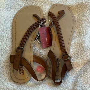 Brown flat sandal!